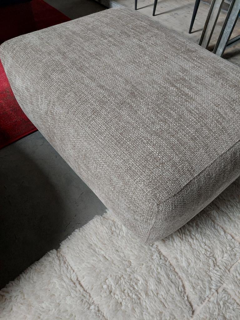 Stoffen poef met pootjes, Ophalen, Modern design, Gebruikt, 75 tot 100 cm