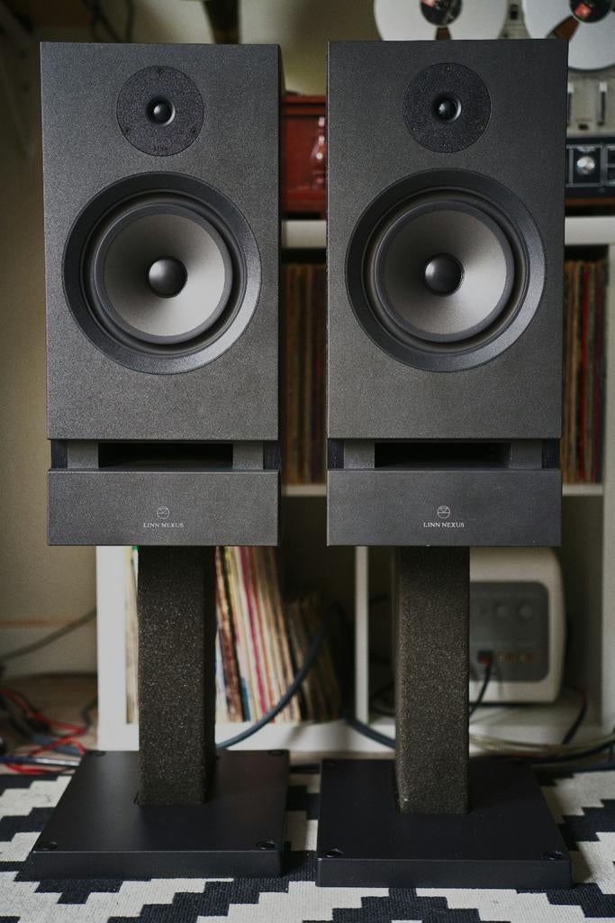 LINN Nexus LS250 met stands