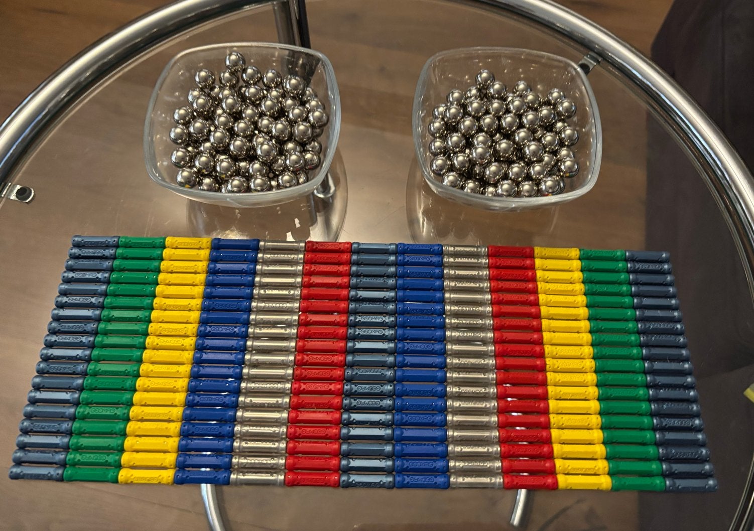 Geomag korte staafjes en balletjes,430 onderdelen., Ophalen of Verzenden, Gebruikt, Knutselen