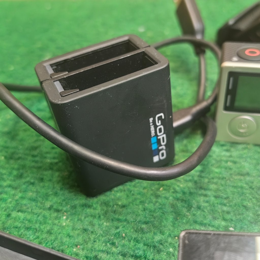 GoPro Hero 4 Inclusief Accessoires - In Nette Staat, GoPro, Gebruikt, Support@gopro.com, 3025 Clearview Way
San Mateo, CA 94402
USA