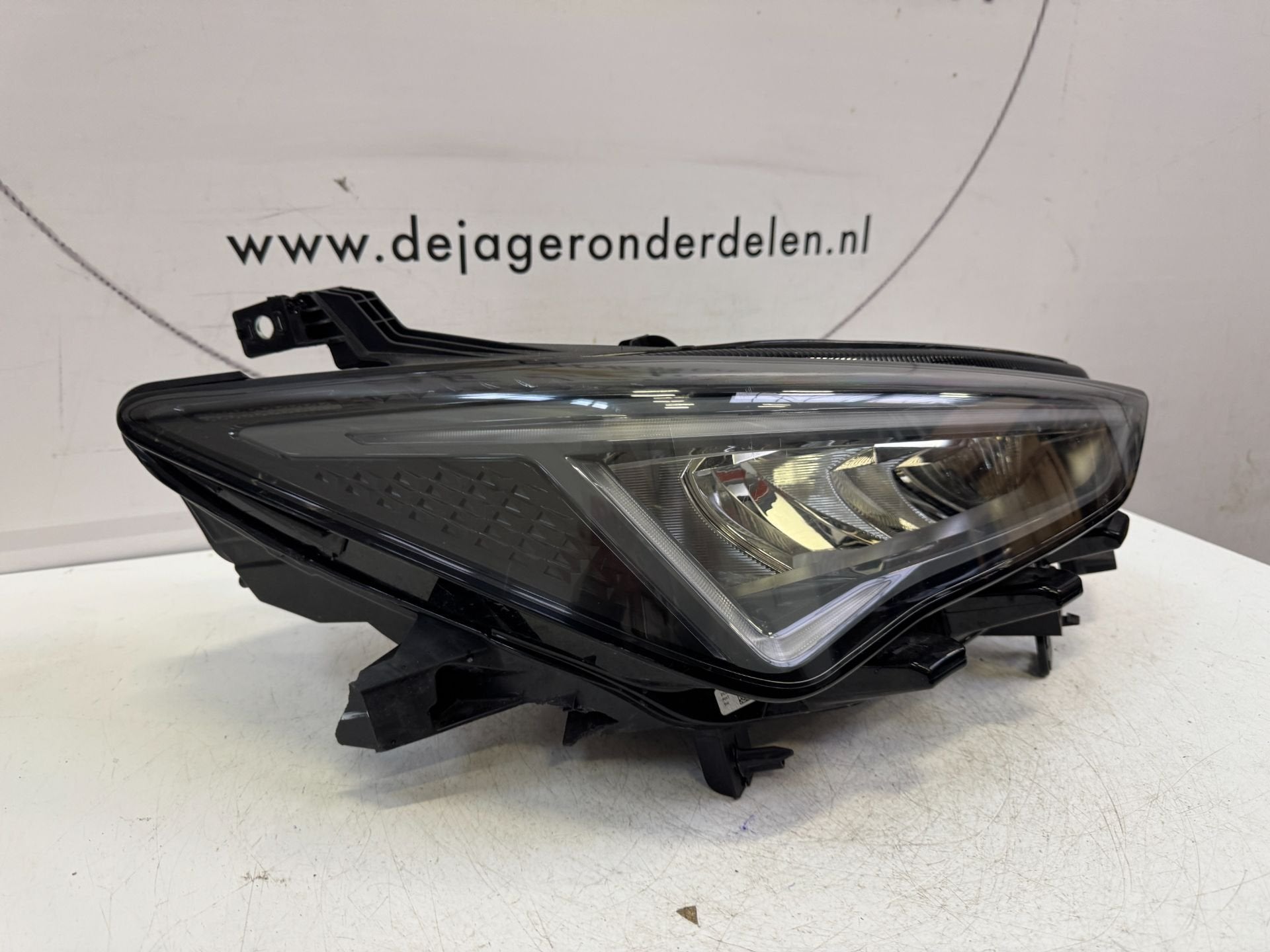 CUPRA BORN 10F LED KOPLAMP RECHTS 10F941008J, Auto-onderdelen, Gebruikt, Autovia A-2, Km 585 585
08760  Martorell, ES, Ophalen of Verzenden