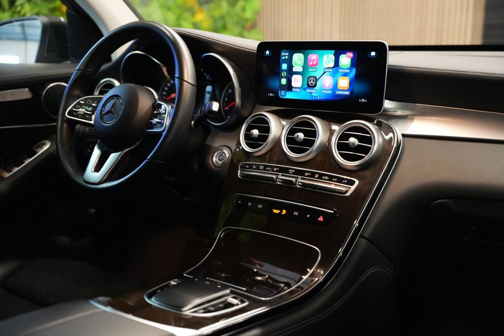 Mercedes-Benz GLC-klasse 300e 4MATIC / Camera / CarPlay / Wi, Auto's, Mercedes-Benz, Automaat, Gebruikt, Zwart, 4 cilinders