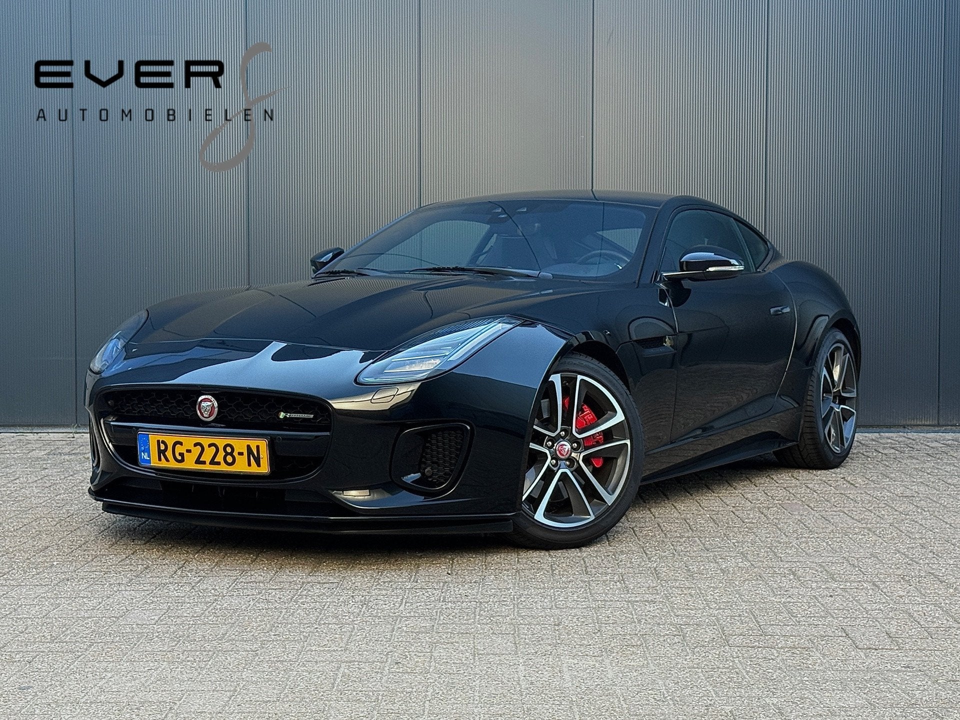 Jaguar F-TYPE 2.0T R-Dynamic, 301PK, Pano/Dak, Sport/Uitlaat, Auto's, Jaguar, Automaat, 4 cilinders, Zwart, Bedrijf