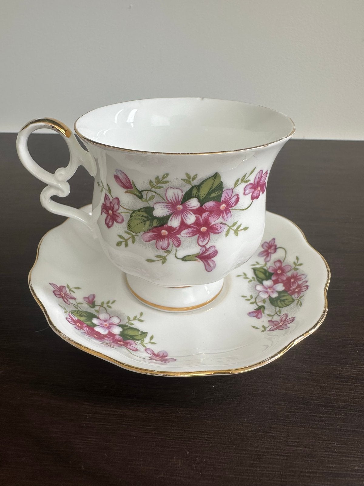 Royal Ascot "Charming Violet" kop en schotel, met chipje, Antiek en Kunst, Ophalen of Verzenden