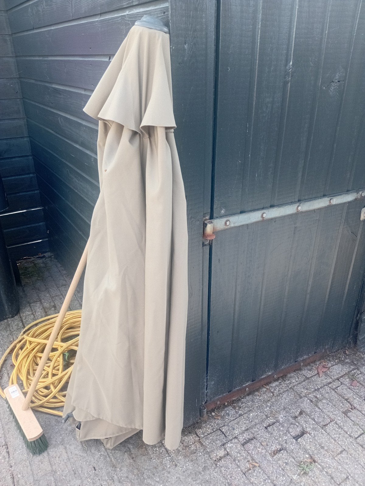 Parasol met draaimechanisme, Ophalen, Gebruikt