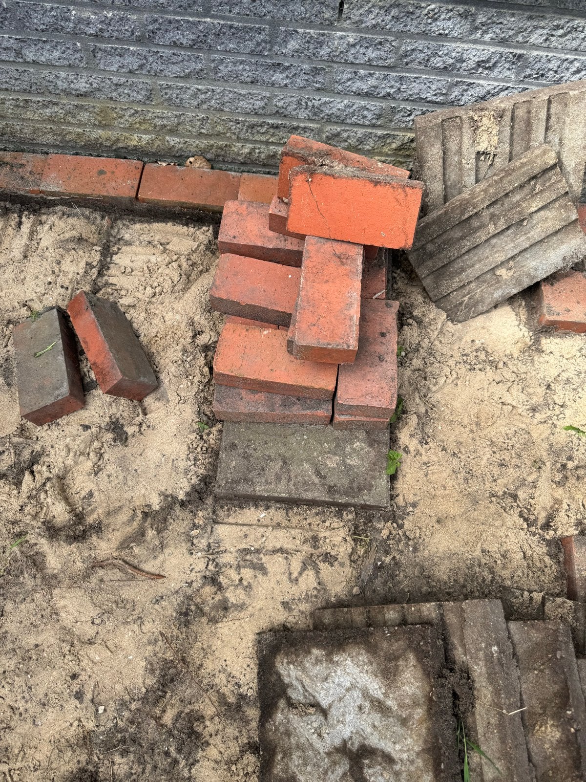 Gebruikte bakstenen en tegels voor tuin of bestrating, Ophalen of Verzenden, Gebruikt, Bakstenen