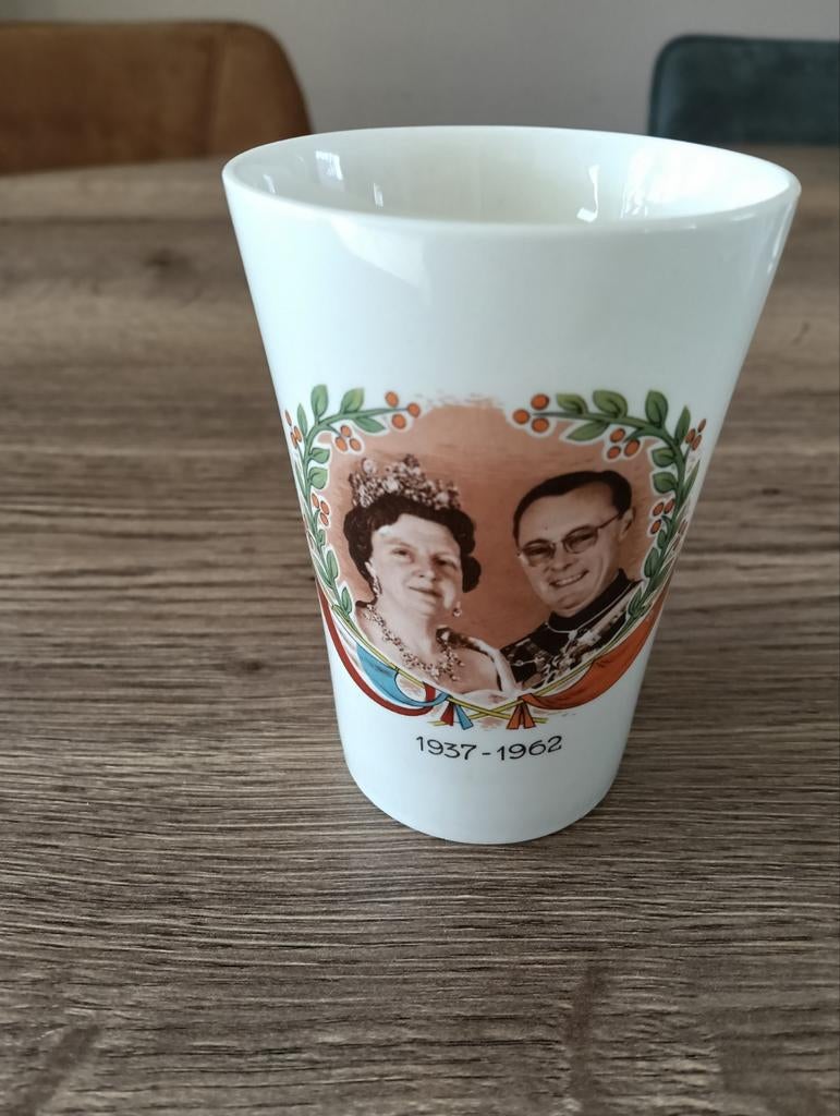 Beker Juliana en Bernard. 1937 - 1962, Ophalen of Verzenden, Gebruikt, Nederland, Servies