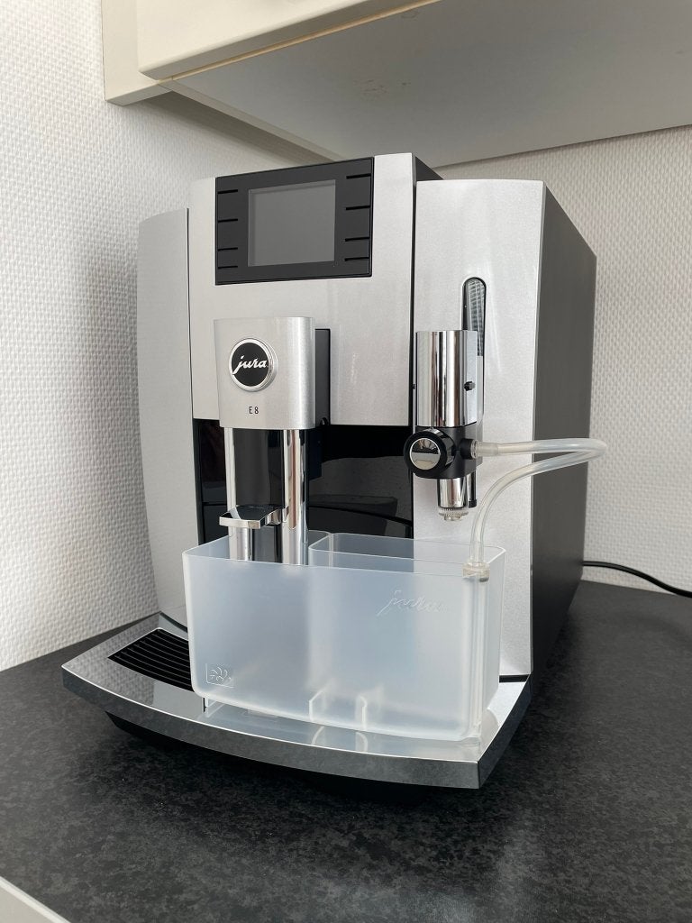 Jura E8 volautomatische koffiemachine (Moonlight Silver), Witgoed en Apparatuur, Koffiezetapparaten, Ophalen, Afneembaar waterreservoir
