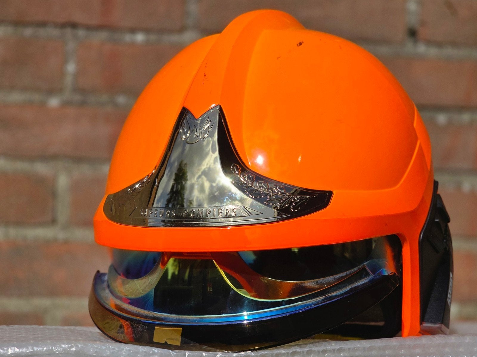 brandweerhelm brandweer MSA F1xF Frankrijk M, Verzamelen, Ophalen of Verzenden, Landmacht, Nederland, Embleem of Badge