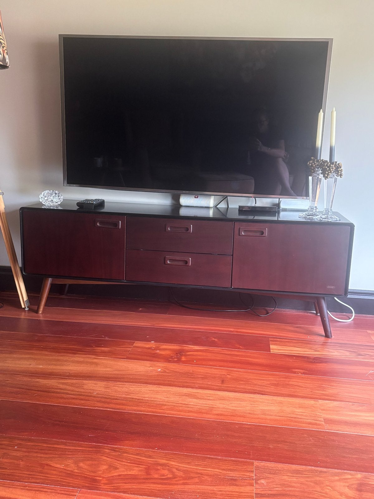 Stijlvol dressoir/tv-meubel in goede staat, 100 tot 150 cm, Ophalen of Verzenden, Zo goed als nieuw, 25 tot 50 cm