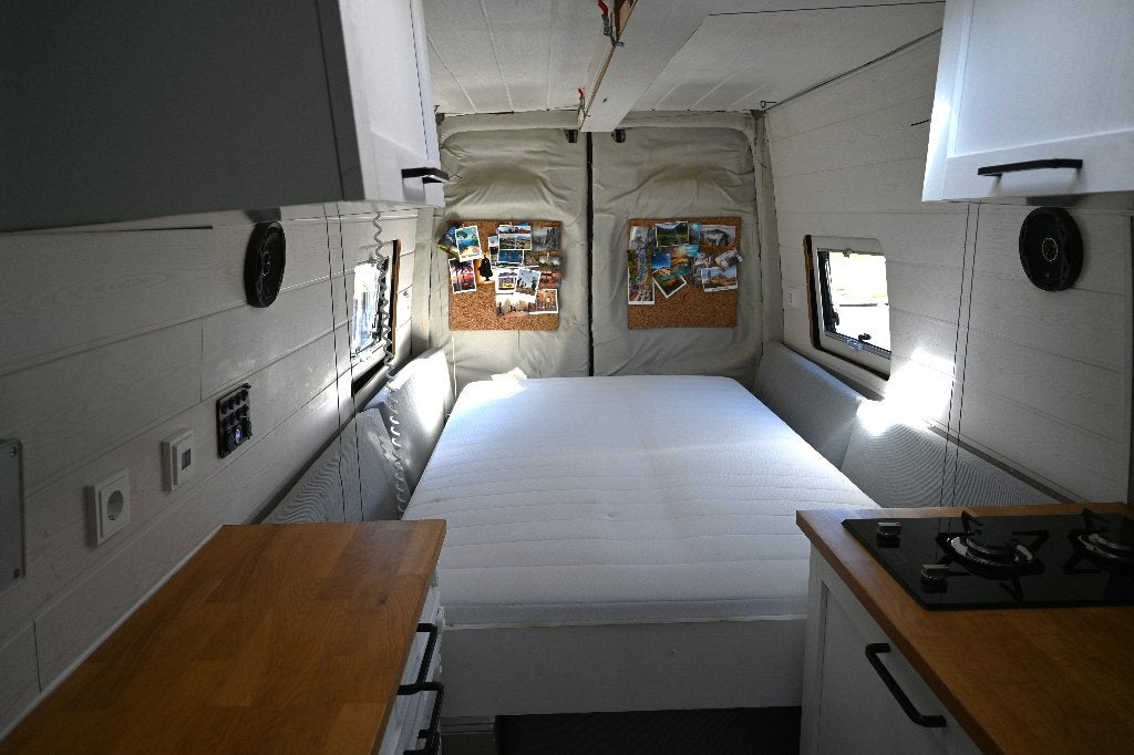 Mercedes Sprinter Camper | Off-grid | Zelfbouw | Rijklaar, Buscamper of Camperbus, Tot en met 2, Particulier, Rondzit