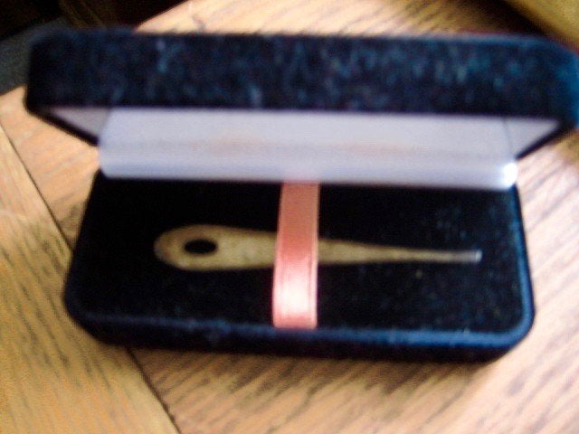 2 ZILVEREN ? VOORWERPEN ,OPEN RING EN HEEL DUN KLEIN PENNETJ, Antiek en Kunst, Curiosa en Brocante, Ophalen of Verzenden