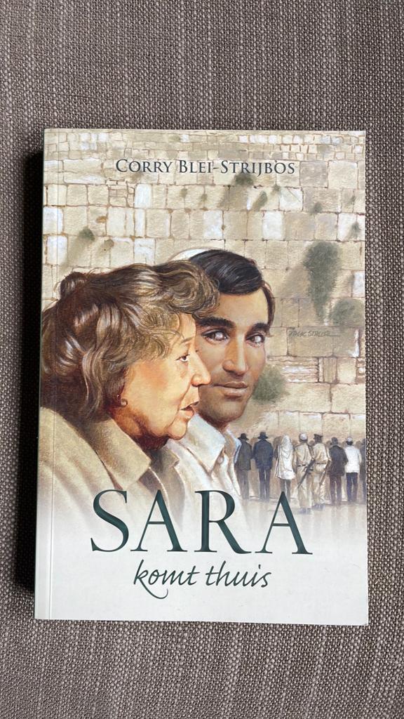 Corry Blei - Strijbos - Sara komt thuis, Noord-Brabant, Ophalen of Verzenden, Zo goed als nieuw, Corry Blei - Strijbos