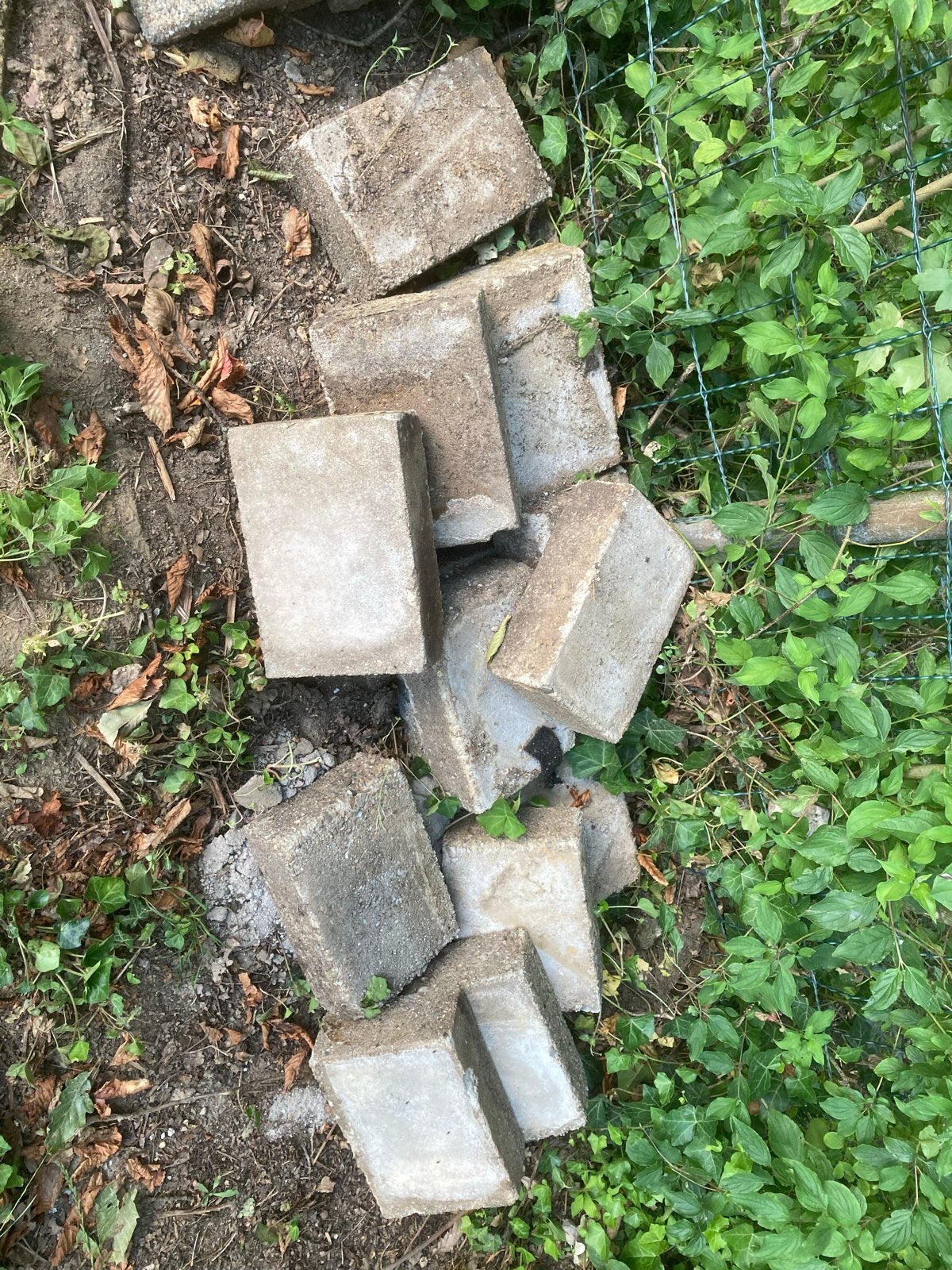 Gratis Betonblokken (ca. 15 stuks) - Gebruikt, Doe-het-zelf en Verbouw, Metselstenen, Ophalen, Gebruikt, Beton