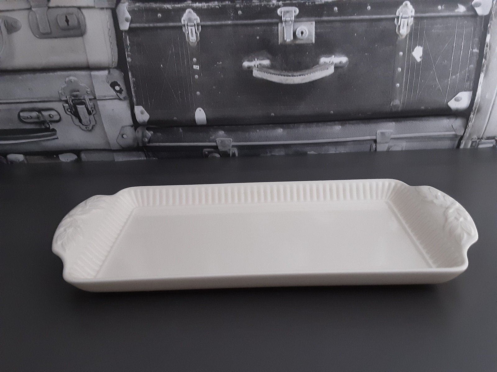 Wedgwood Edme cakeschaal 29x13cm in perfecte staat, Ophalen, Zo goed als nieuw, Aardewerk, Schaal of Schalen