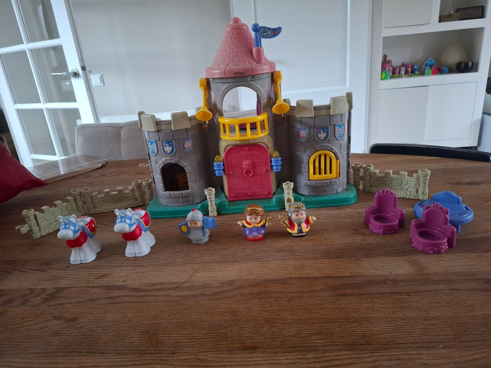 Fisher-Price Little People Kasteel met ridders en paarden, Kinderen en Baby's, Ophalen, Gebruikt, Jongen of Meisje