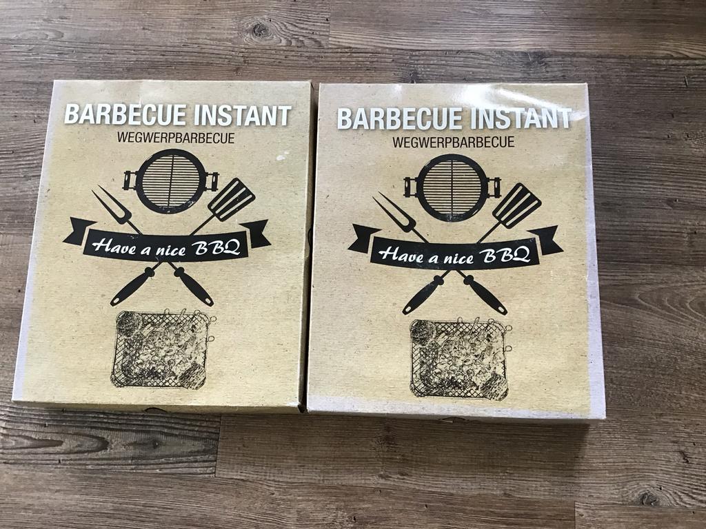 Wegwerp barbecue, Ophalen of Verzenden, Zo goed als nieuw