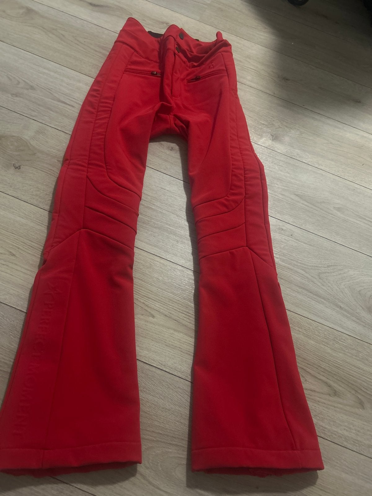 Perfect Moment rode skibroek - Zo goed als nieuw, Kleding | Dames, Wintersportkleding, Ophalen, Zo goed als nieuw, Maat 34 (XS) of kleiner