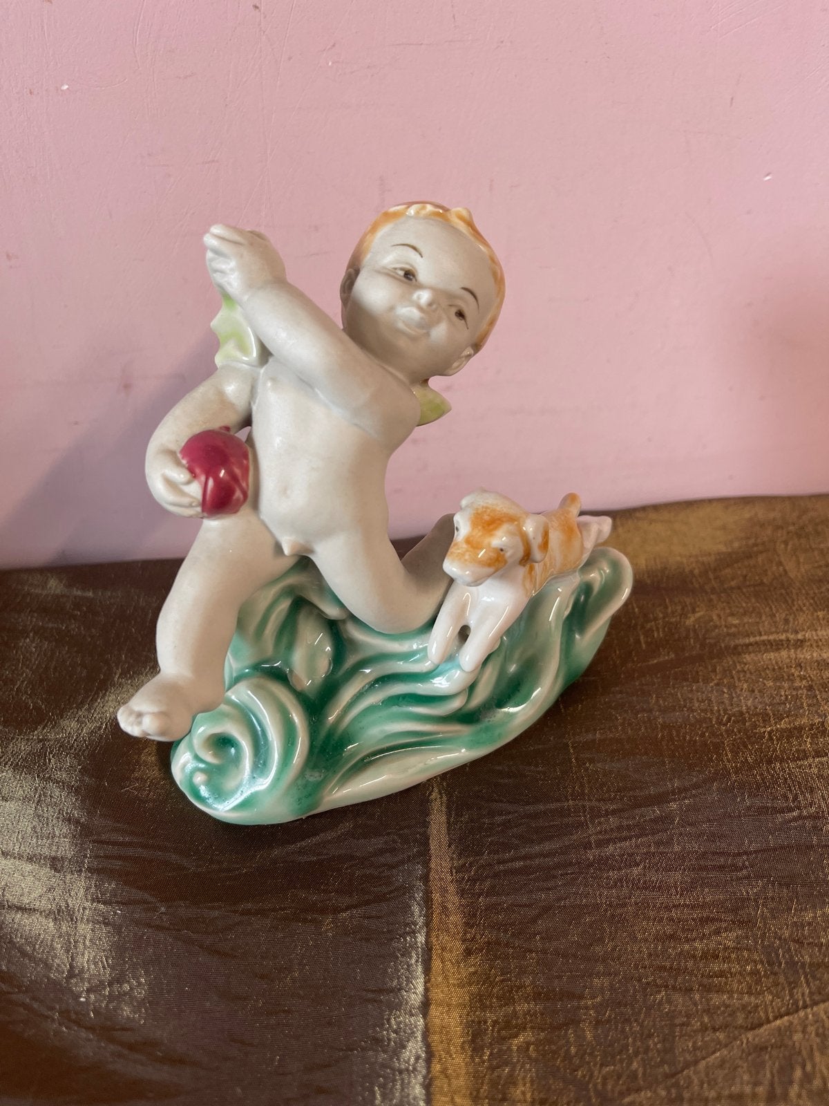 Prachige porseleinen  beeldje: Cupido met hondje, Ophalen of Verzenden
