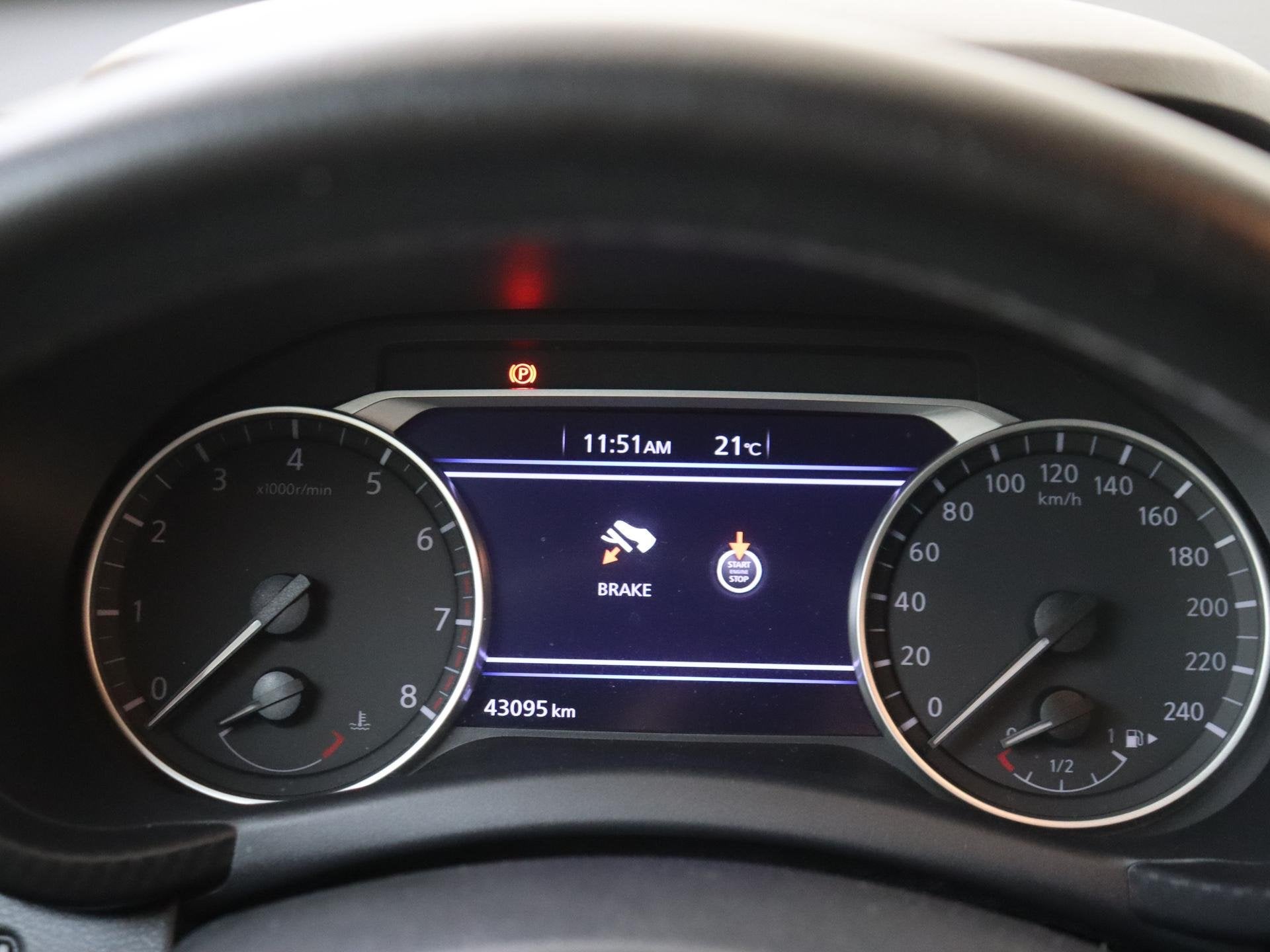 Foto 12 van Nissan Juke 1.0 DIG-T N-Connecta | Achteruitrijcamera | Appl
