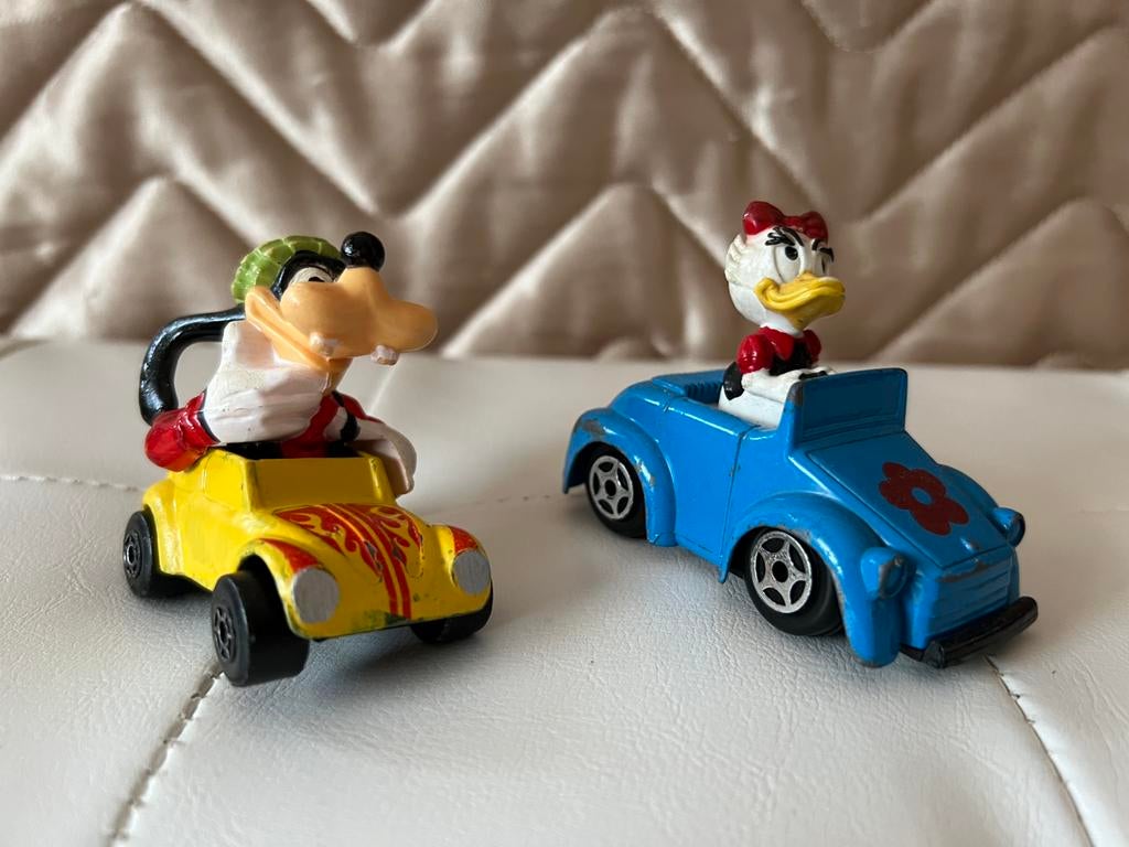 2 walt disney matchbox auto figuurtjes goofy daisy katrien, Ophalen, Gebruikt