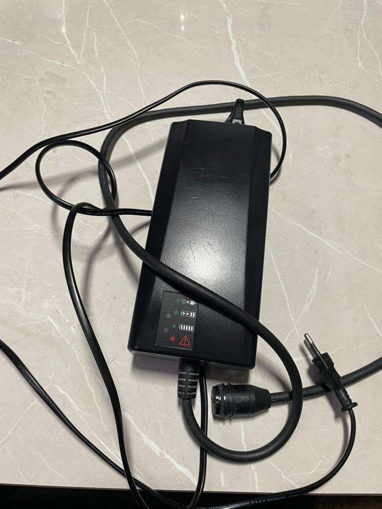 Acculader BMZ 28555, Fietsen en Brommers, Fietsaccessoires | Fietsaccu's, Ophalen of Verzenden, Nieuw