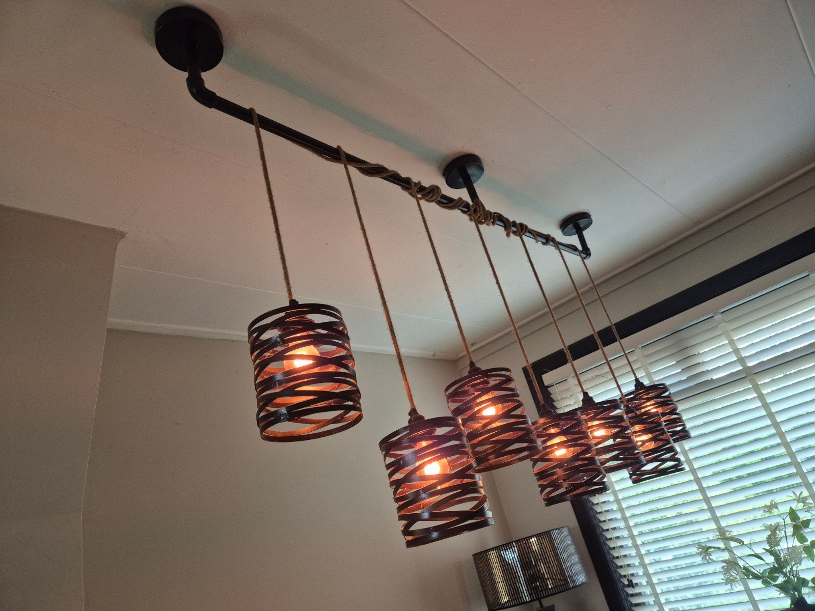 Industriële hanglamp met 6 kappen en touwdetails, Ophalen, Industrieel, Modern, E27 (groot), Zo goed als nieuw