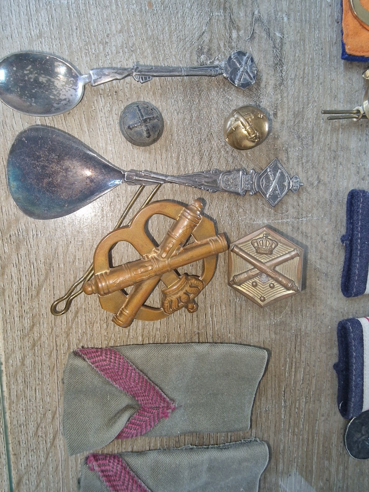 Militaria verzameling: lepels, knopen, emblemen, Ophalen of Verzenden, Overige soorten, Overige gebieden, Overige typen