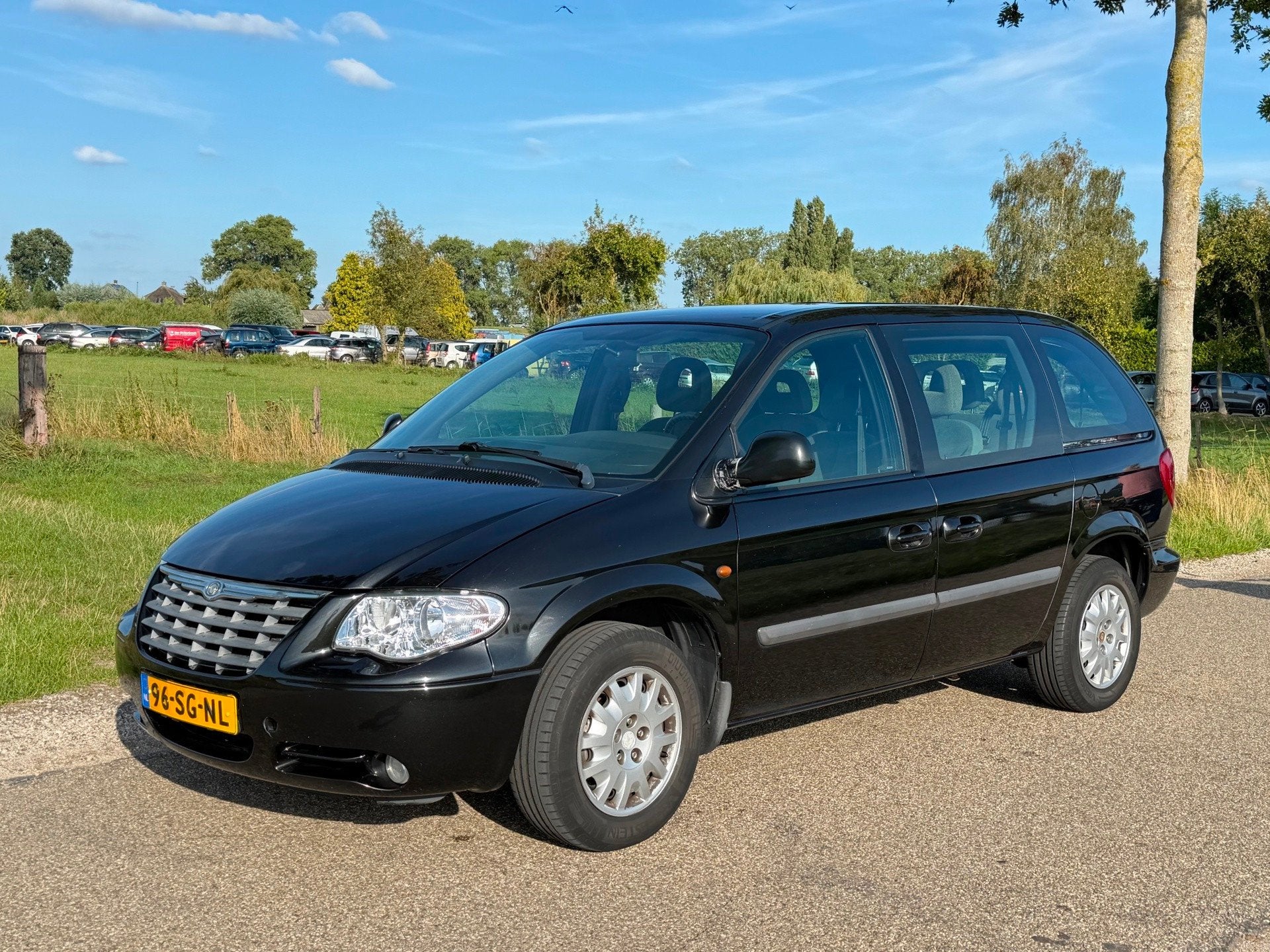 Chrysler Voyager 3.3i V6 SE Luxe AUT APK 11-2027 Airco Leder, Auto's, 3301 cc, 450 kg, Gebruikt, Beige