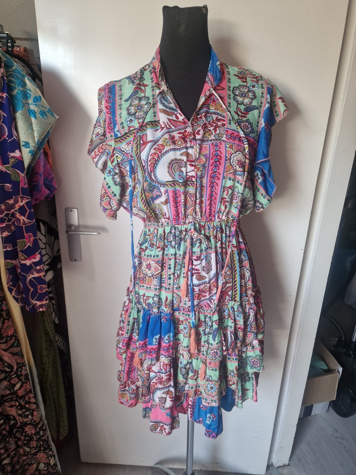 jurk one size m, Ophalen of Verzenden, Zo goed als nieuw, Maat 38/40 (M), Onder de knie