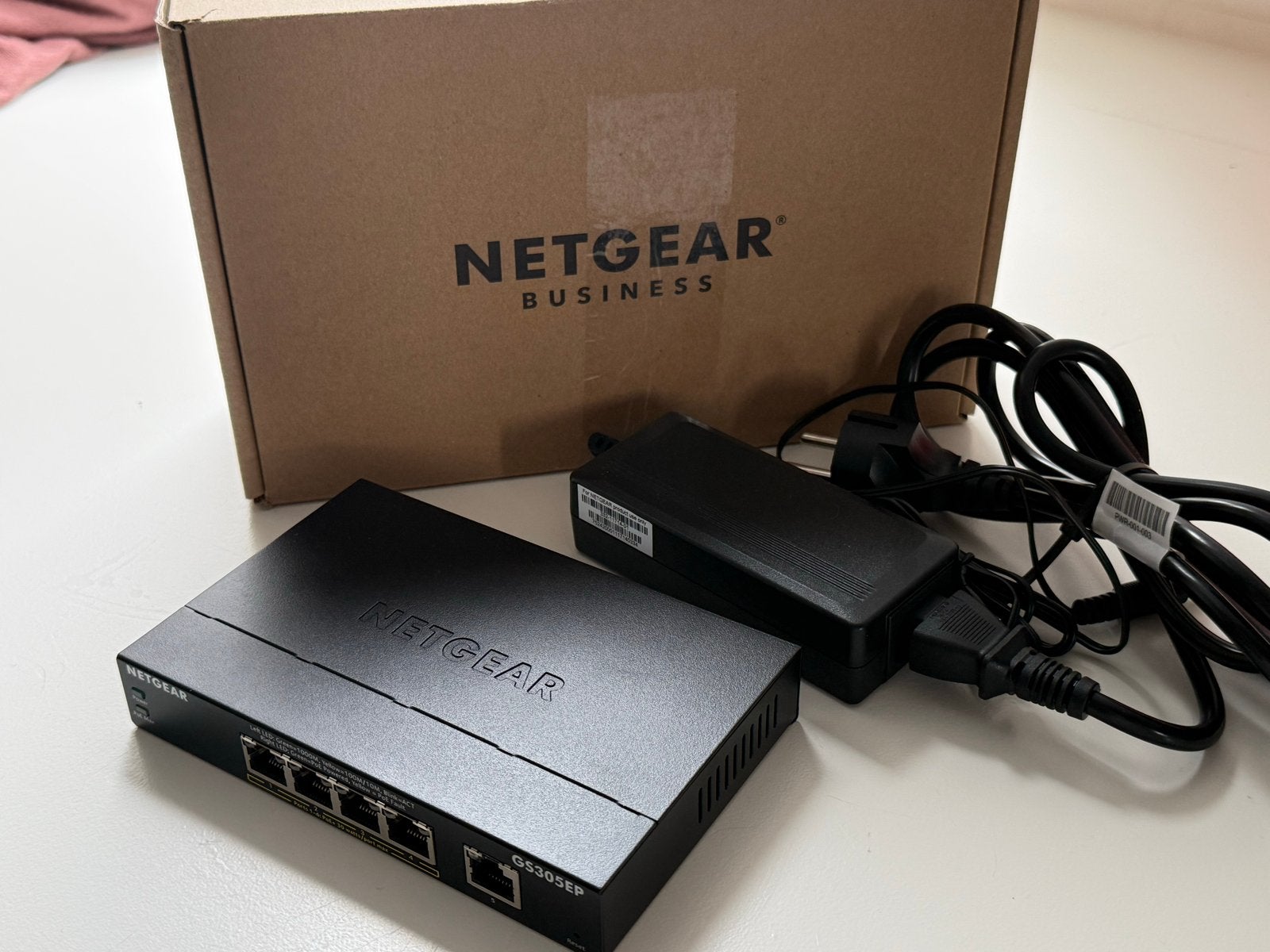 NETGEAR GS305EP 5-poorts Gigabit PoE+ Plus Switch, Ophalen of Verzenden, Zo goed als nieuw