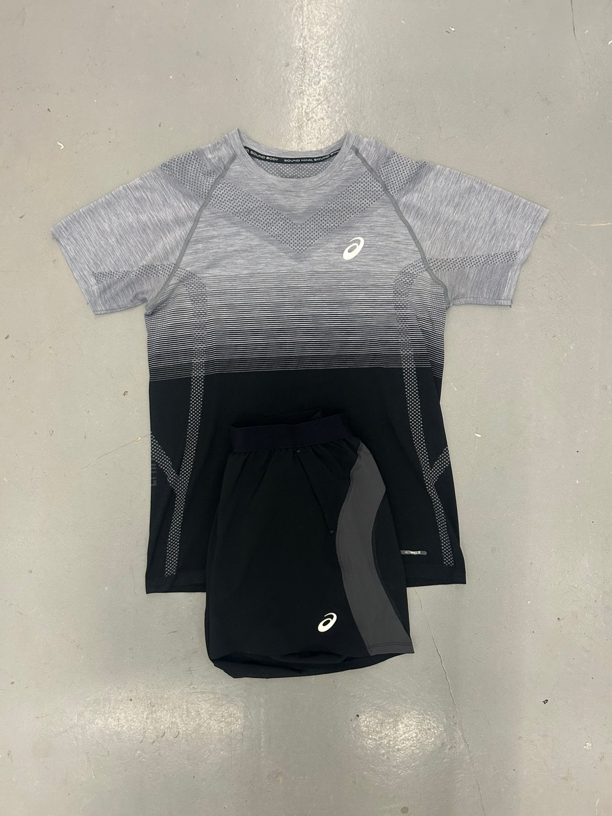 Asics zomersetjes maat L origineel, Kleding | Dames, Ophalen of Verzenden, Zo goed als nieuw