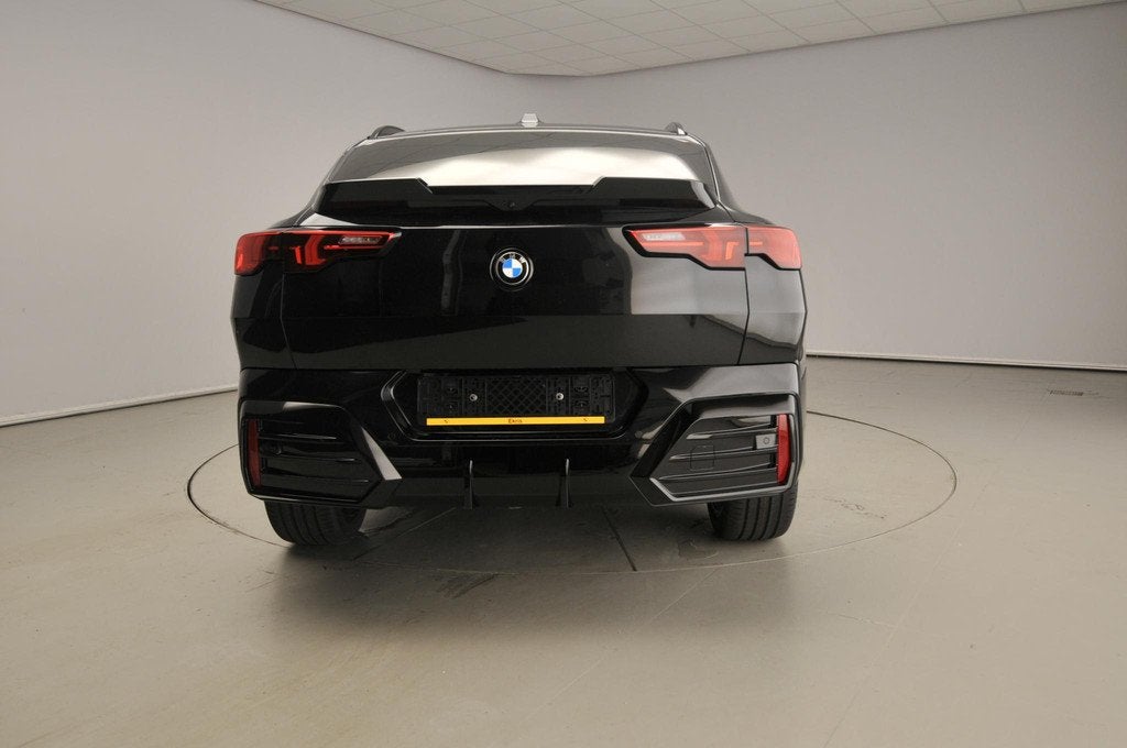 BMW X2 sDrive20i M-Sportpakket Pro / Trekhaak / Panoramadak, Auto's, BMW, Zwart, 1545 kg, Bedrijf, Nieuw