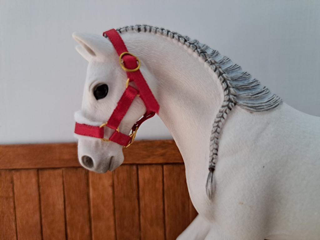 Schleich halster rood, Ophalen of Verzenden, Zo goed als nieuw, Paard, Beeldje of Figuurtje