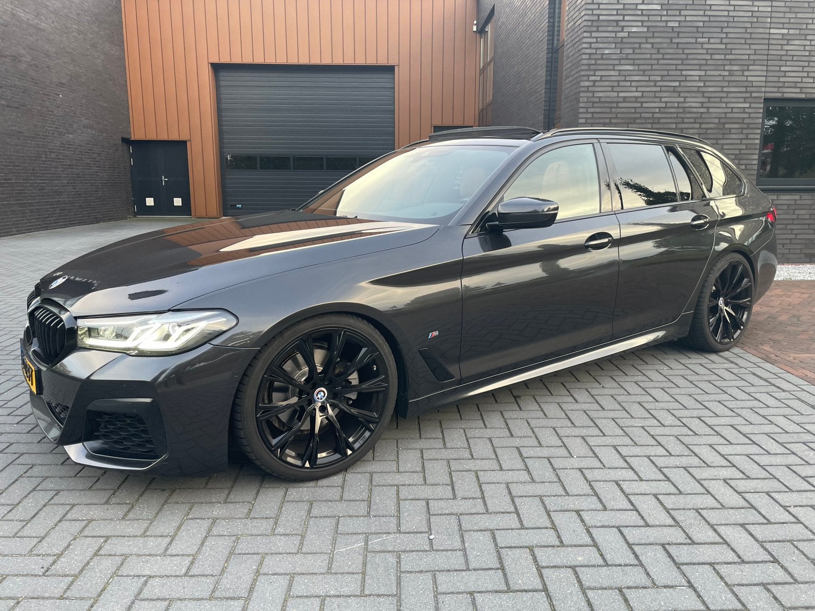 Bmw 520i High Exe Edition M-Pakket Pano Facelift 7-2020, Achterwielaandrijving, Euro 6, Leder, Particulier