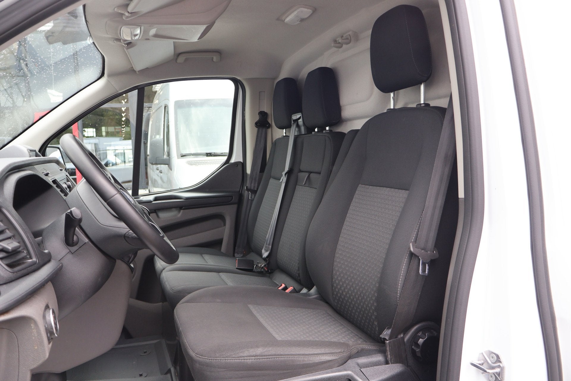 Ford Transit Custom 2.0 TDCI L2 H1 Trend Airco Camera, Voorwielaandrijving, Euro 6, 4 cilinders, 1991 kg