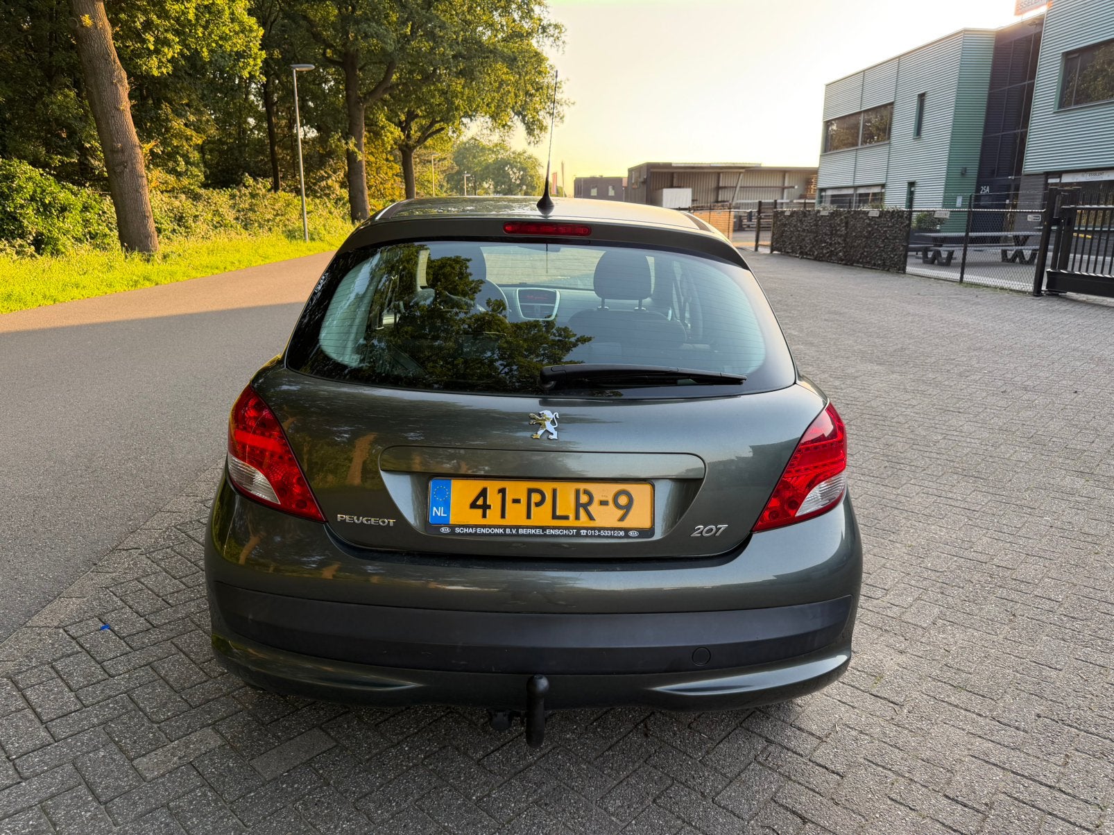 Peugeot 207 1.4 5DRS 2010 Grijs Inruil mogelijk, Auto's, Voorwielaandrijving, 4 cilinders, 49 €/maand, Bedrijf