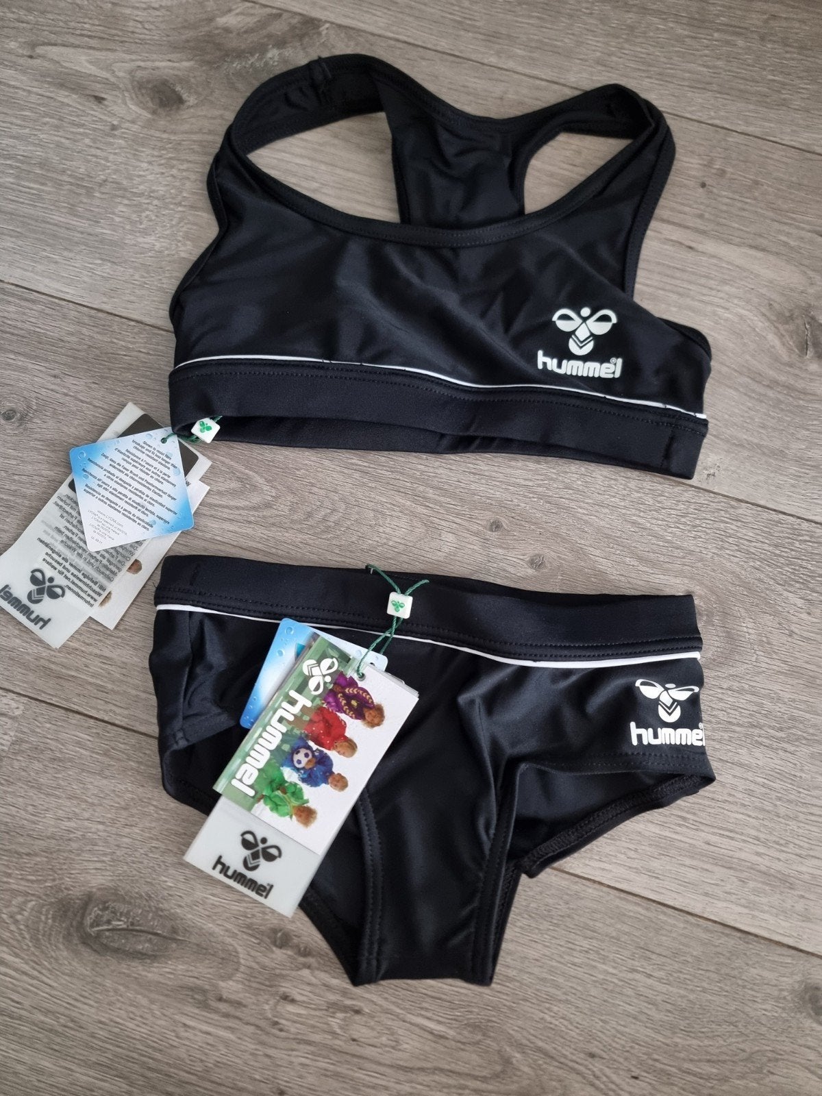 Zwart meisjes bikini Hummel UVPF 50+, maat 110, Nieuw (MB5), Ophalen of Verzenden, Nieuw, Meisje, Sport- of Zwemkleding