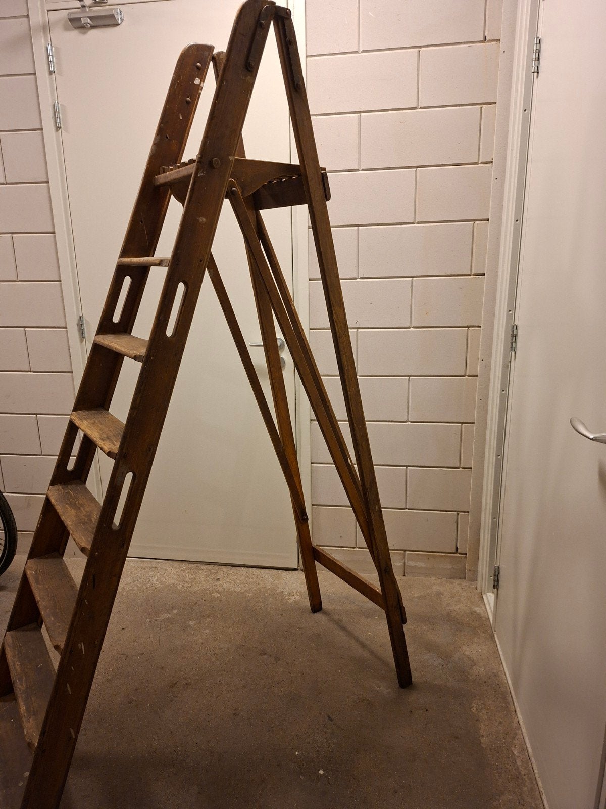 Vintage houten trap, Ophalen