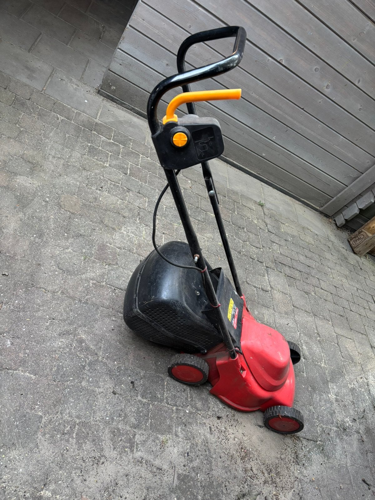 Elektrische grasmaaier met opvangbak, Tuin en Terras, Ophalen, Cirkelmaaier, Gebruikt, Elektrische grasmaaier