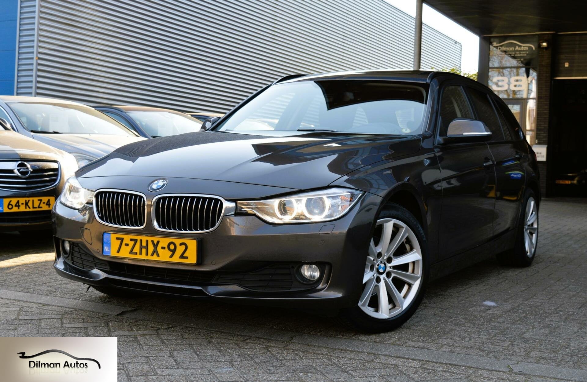 BMW 3-serie Touring 316i High Executive/Leder/Pano/Navi/Pdc!, Gebruikt, 4 cilinders, Leder, Handgeschakeld