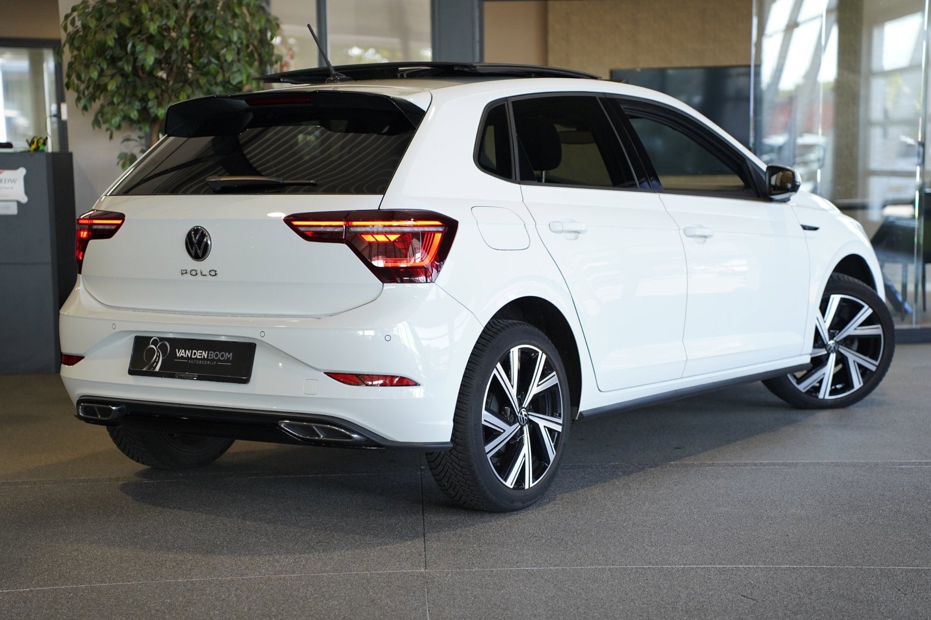Volkswagen Polo 1.0 TSI 2x R-Line DSG Facelift Pano IQ Matri, Auto's, Volkswagen, Gebruikt, 95 pk, Wit, Origineel Nederlands