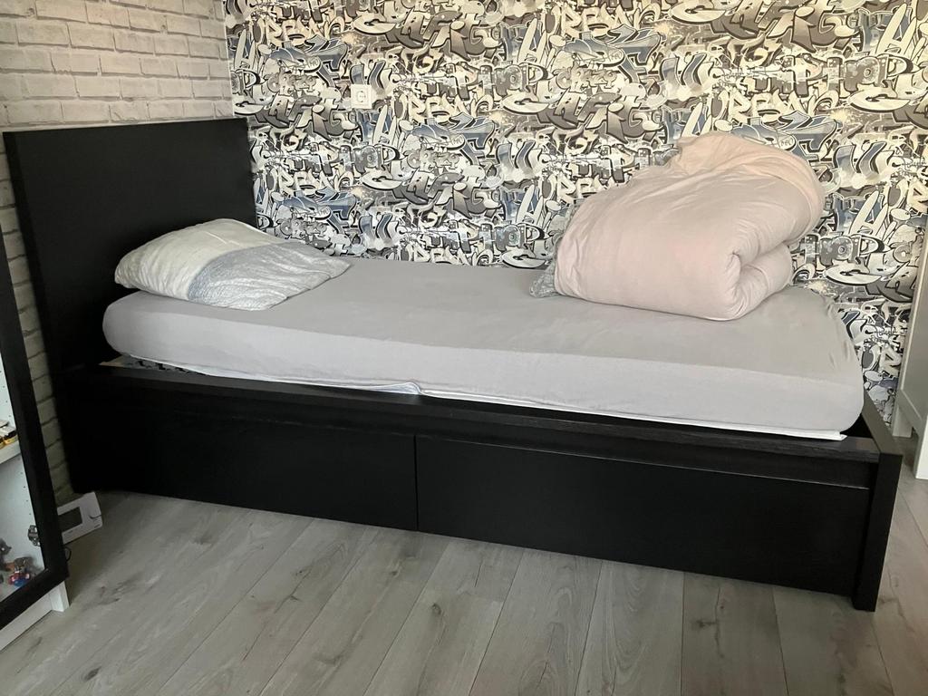 Malm bed Ikea,zwart,1-persoon, Huis en Inrichting, Slaapkamer | Bedden, Ophalen, 90 cm, Eenpersoons, Zwart