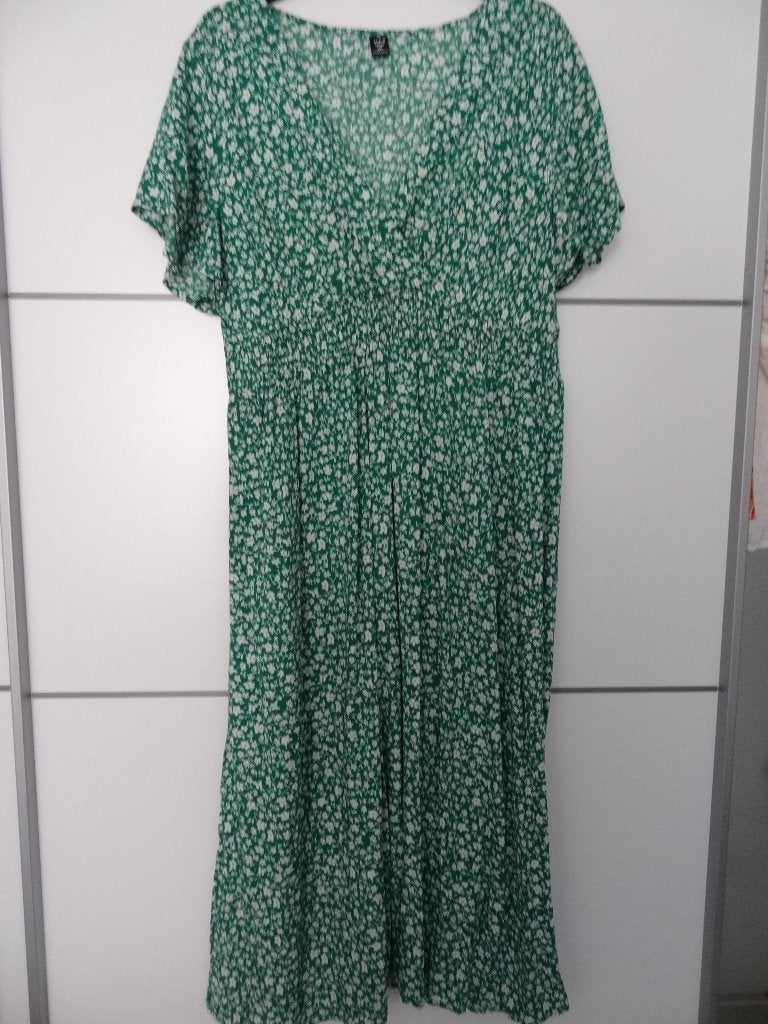 Jurk in groen/wit van Shein maat 1XL - 46 - Nieuw, Kleding | Dames, Grote Maten, Jurk, Nieuw, Ophalen of Verzenden, Groen