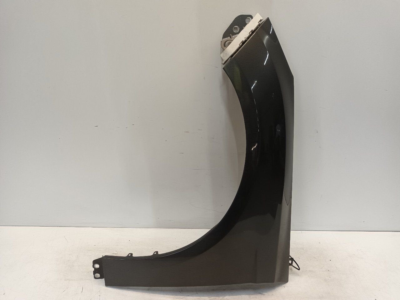 Spatbord links voor Ford Focus, Onderdelen@venauto.nl, Van der Ven Autorecycling B.V., Gebruikt, Ettenseweg 76, 4706 PB Roosendaal, The Netherlands