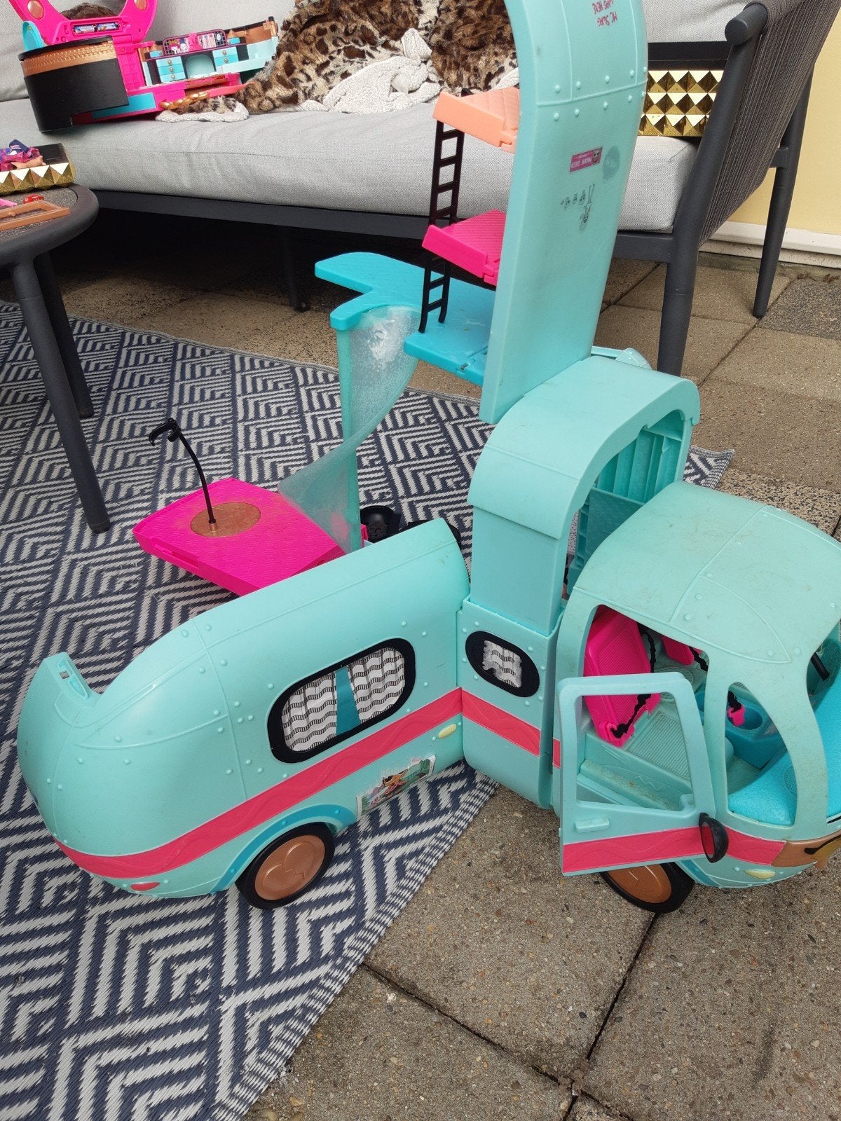 L O L clamper en diversen, Ophalen
