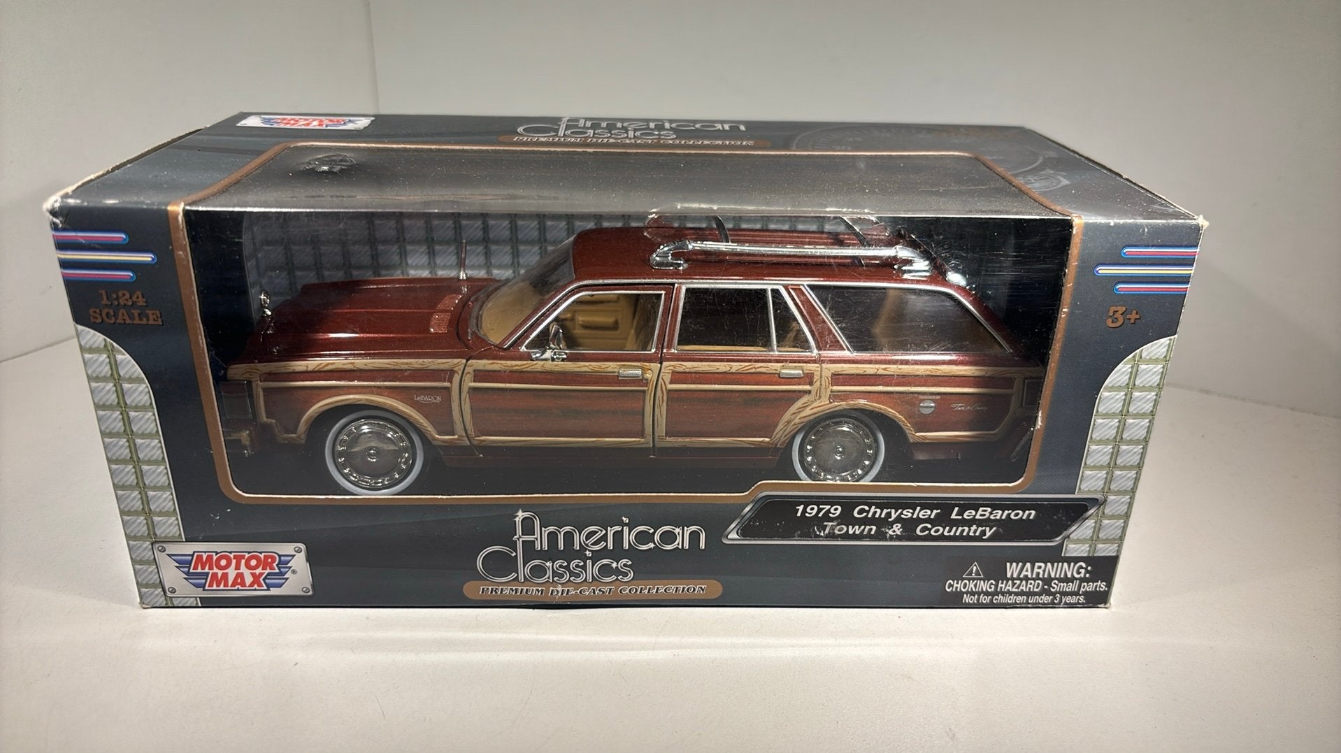 Chrysler lebaron town & country motermax 1.24, Hobby en Vrije tijd, Modelauto's | 1:24, Ophalen of Verzenden, Motormax, A, A