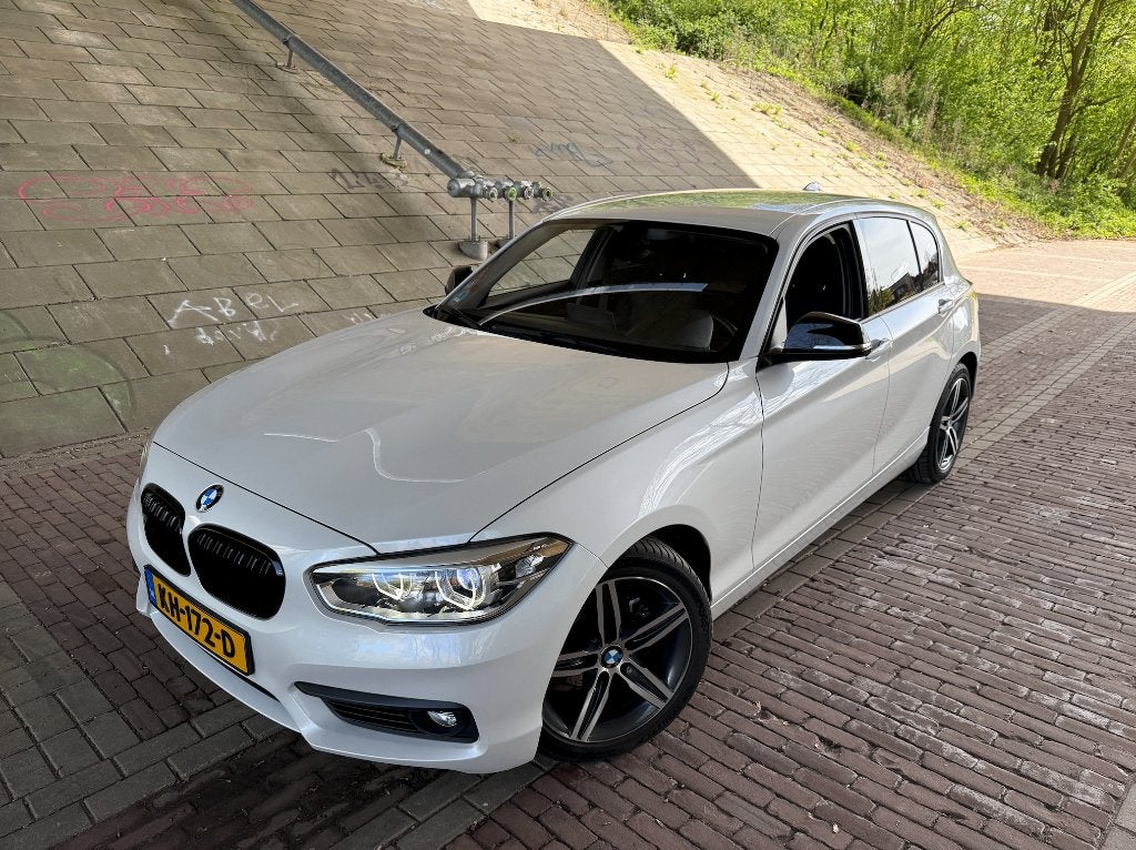 BMW 1-Serie 118i Parelmoer Wit 2016 Apple Carplay+Onderhoud, Auto's, Dealer onderhouden, Wit, Origineel Nederlands, 650 kg