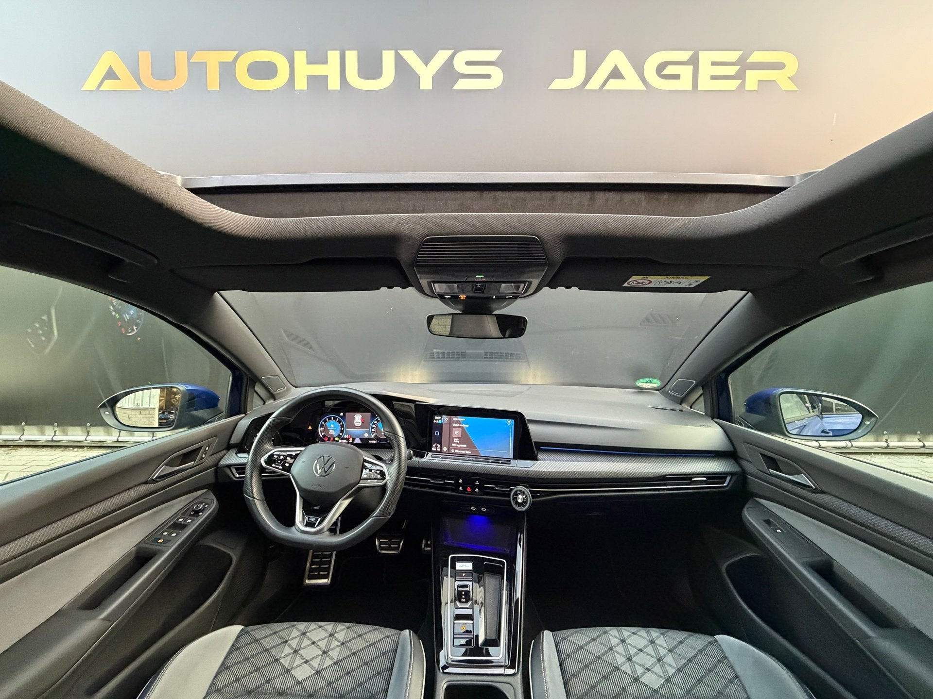 Volkswagen GOLF 1.5 eTSI R-Line Pano H&K Carplay Camera Acc, Dealer onderhouden, Stof, Euro 6, 4 cilinders
