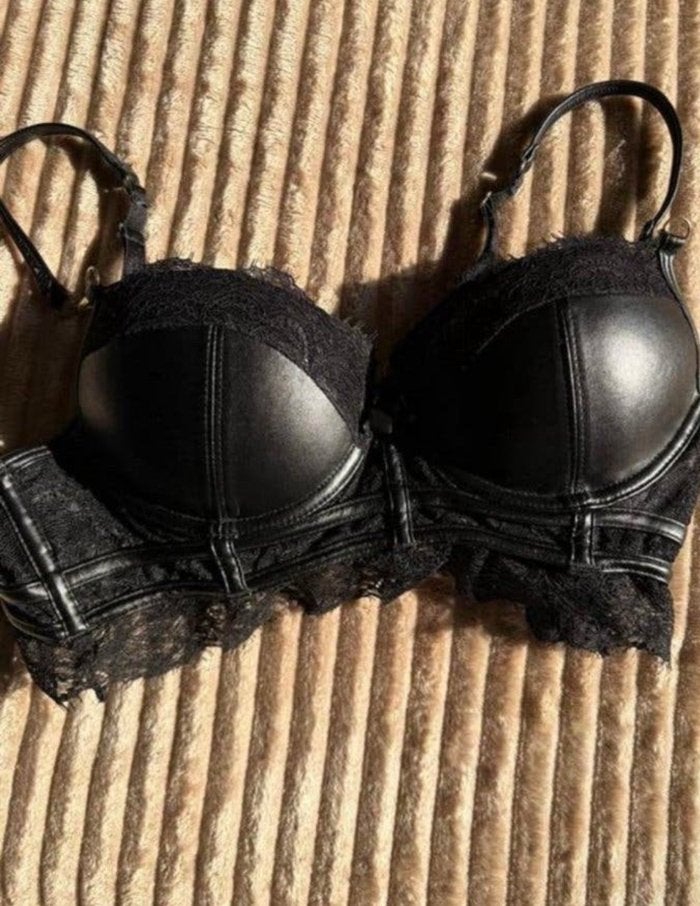 Mooie zwarte BH met leer mt 75A ZGAN, Kleding | Dames, Ondergoed en Lingerie, Ophalen of Verzenden, Zwart, BH